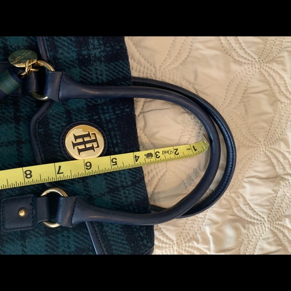 Tommy Hilfiger purse. Used. - Picture 4 of 7